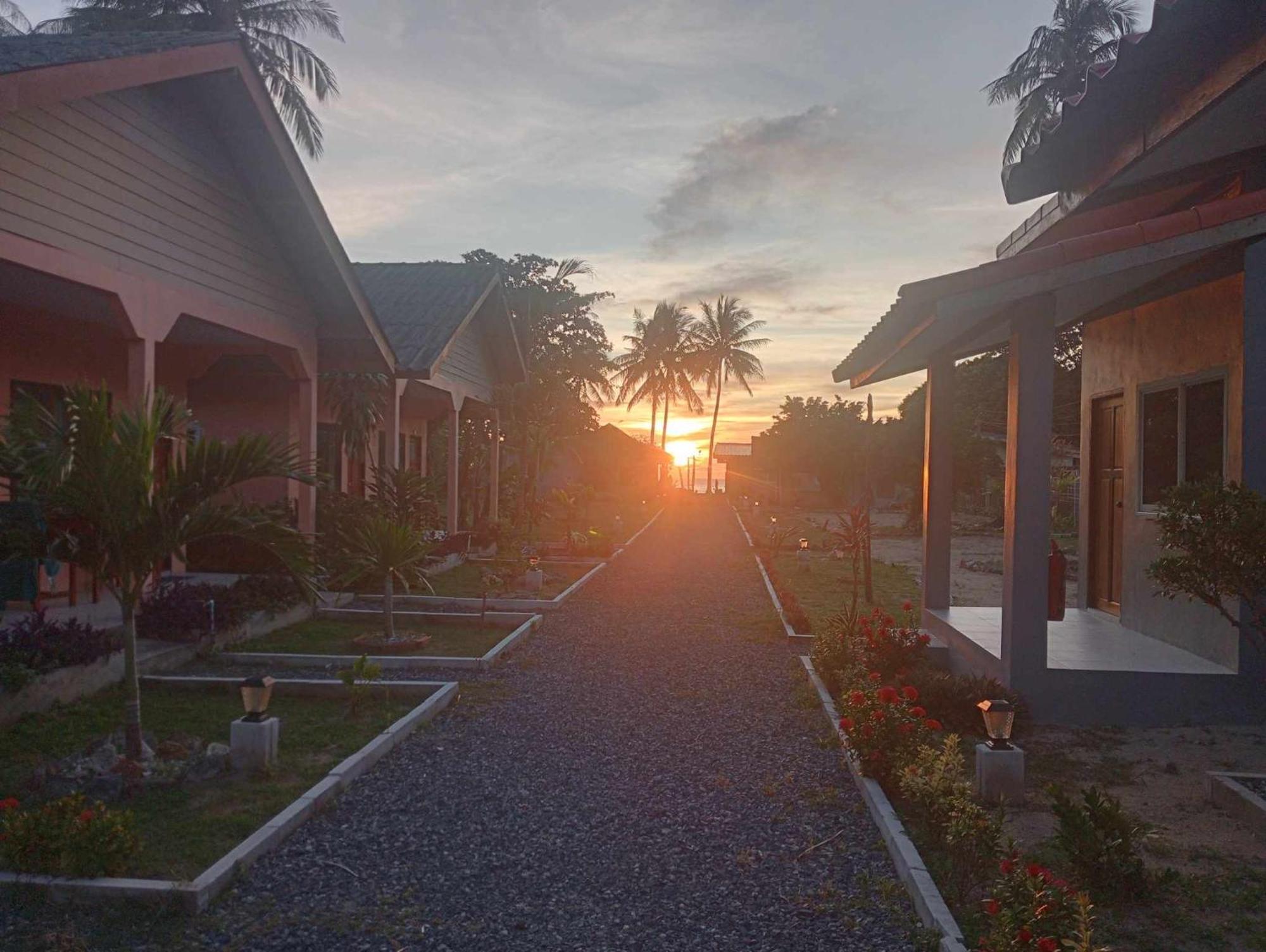 Scandinavian Beach Resort Ko Lanta Exterior foto