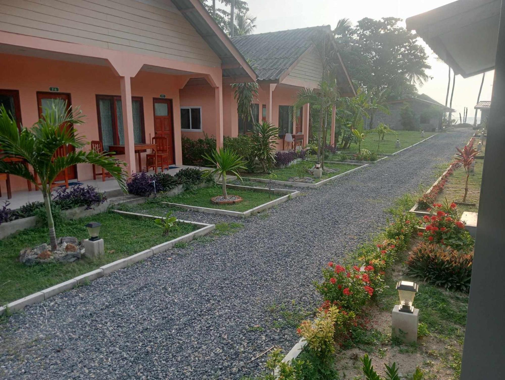 Scandinavian Beach Resort Ko Lanta Exterior foto
